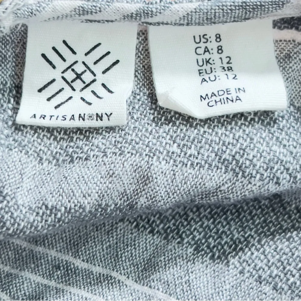 Artisan NY Size 8 Gray & White Sleeveless Shift Dress W/A Round Front Neckline - Image 9