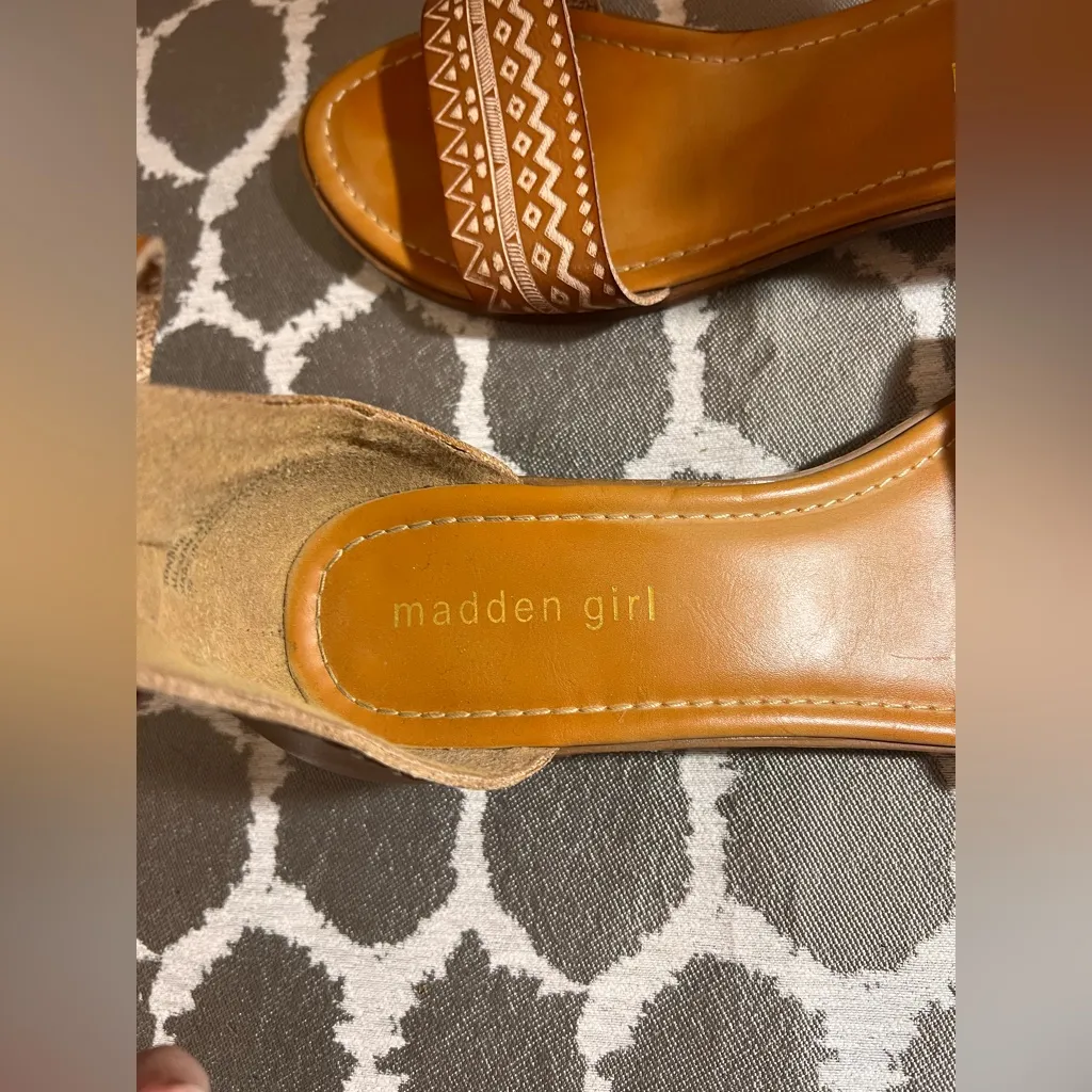 Madden Girl Tan Patterned Sandals - Image 3