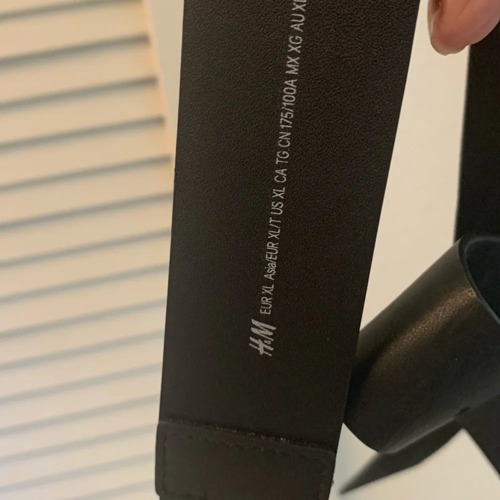 Never worn •Waist belt with knit detail in front and adjustable metal buckle - Image 5