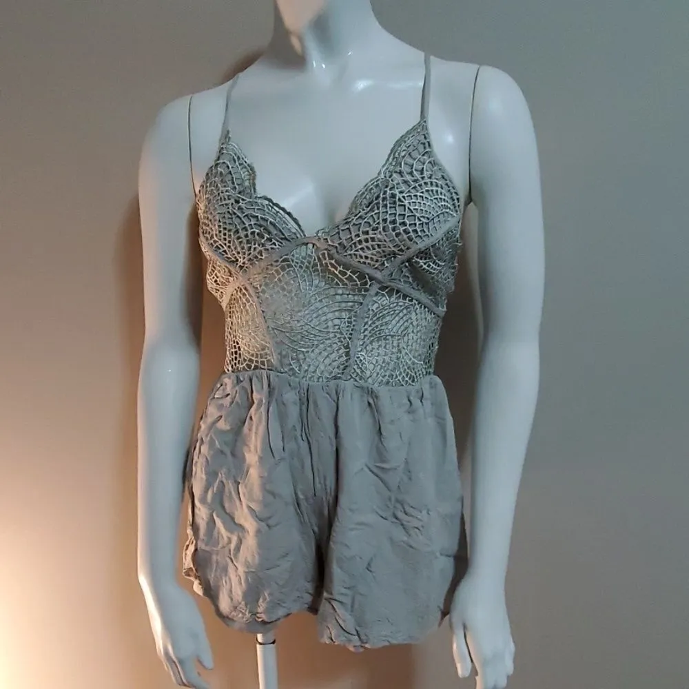 Main Strip  Light Gray Lace Top Romper (Small) - Image 3
