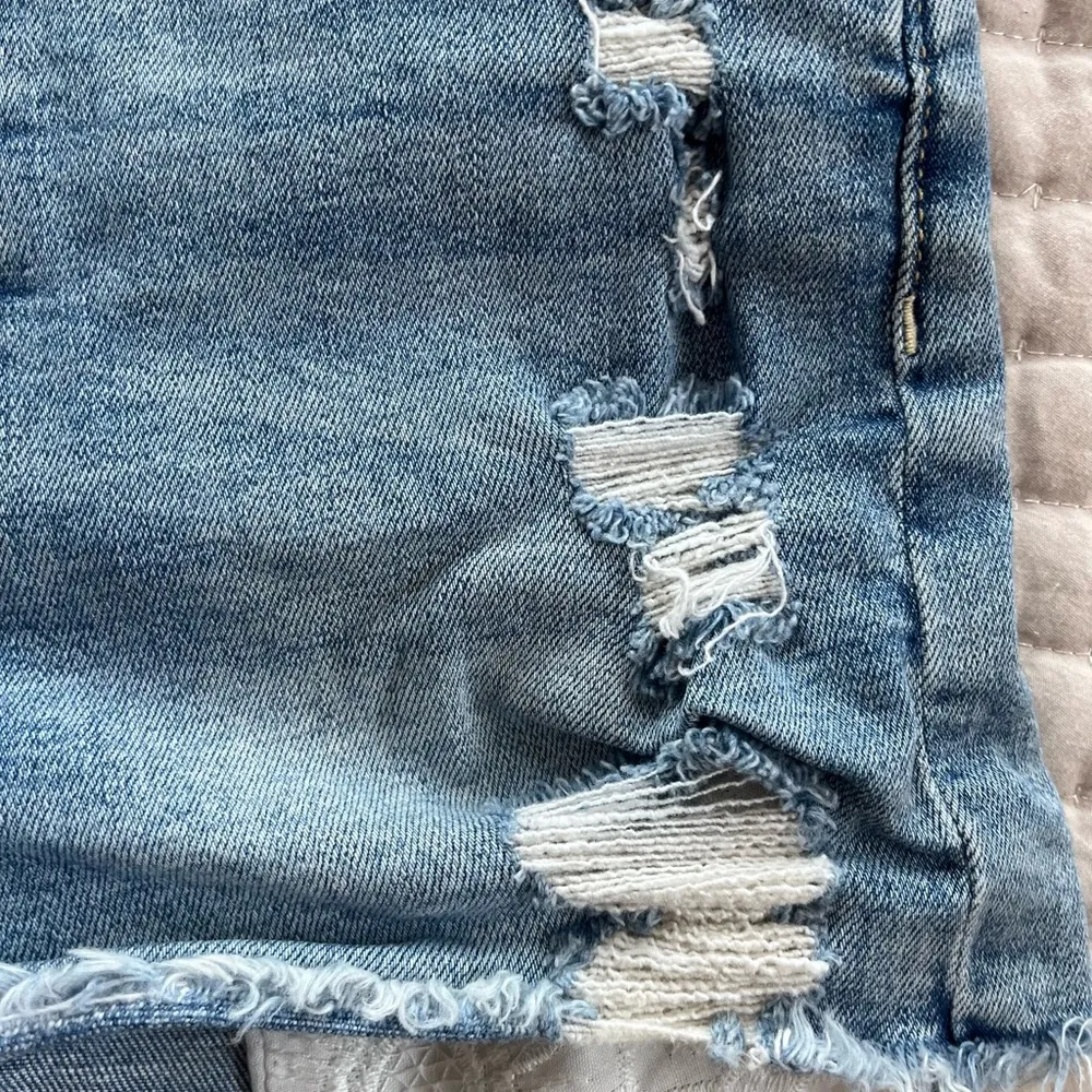 American Eagle Outfitters Blue Distressed Jean curvy High-Waisted Shortie Size 4 - Image 3