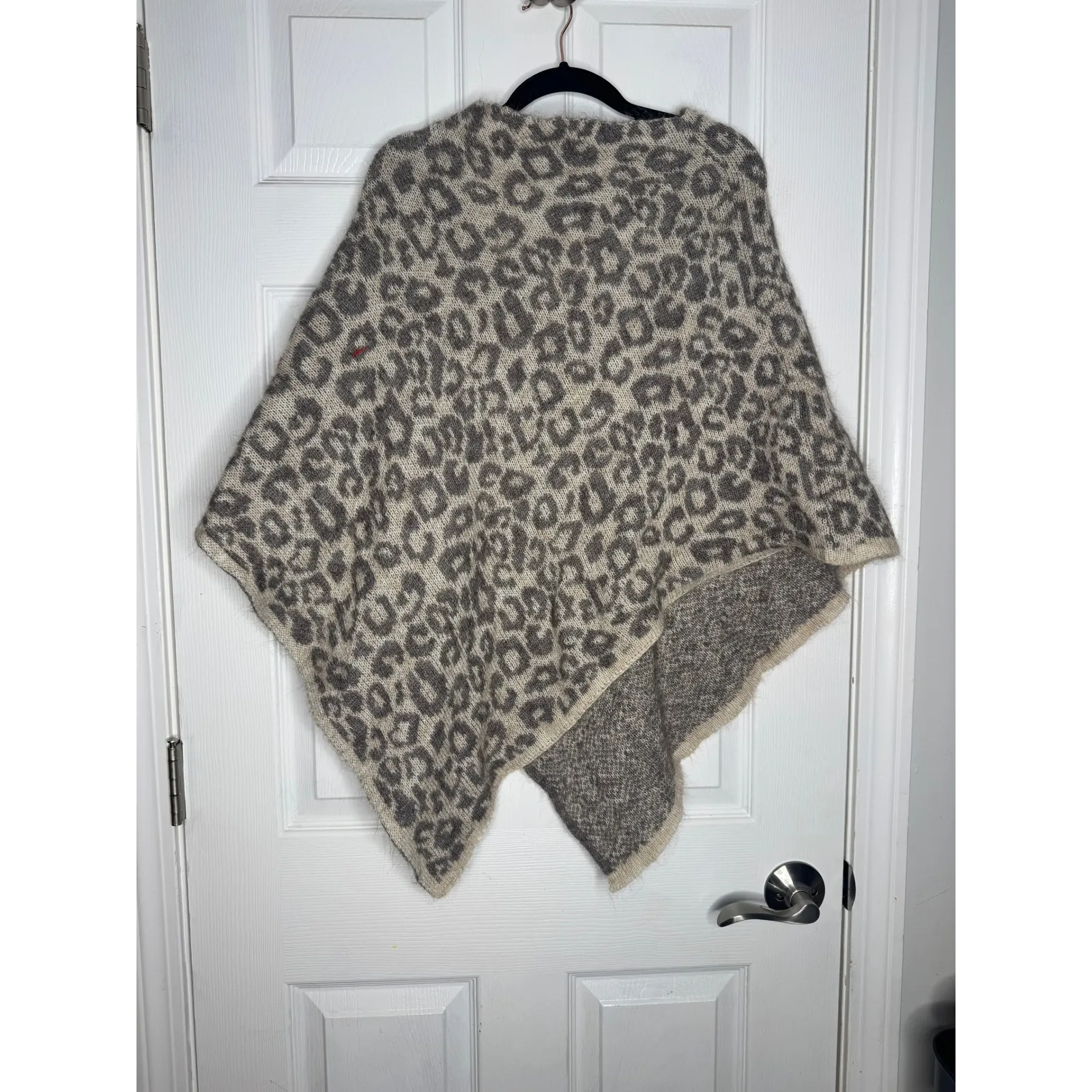 NARDI & TAGLIAFERRI Italian Made Leopard Print Wool/Mohair Blend Poncho Pullover Gray Size undefined - Image 2