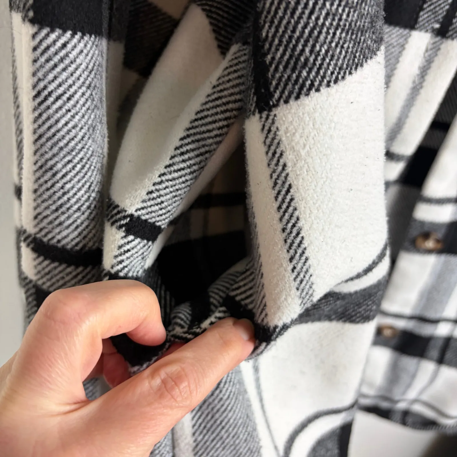 Love Tree Womens Flannel Shacket Size Medium Black White Plaid Oversized Relaxed - Image 6