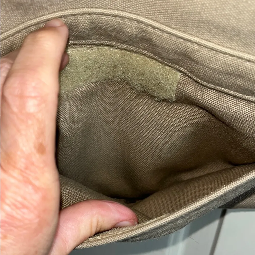 Lands End Unisex Tan Messenger Bag - Image 4