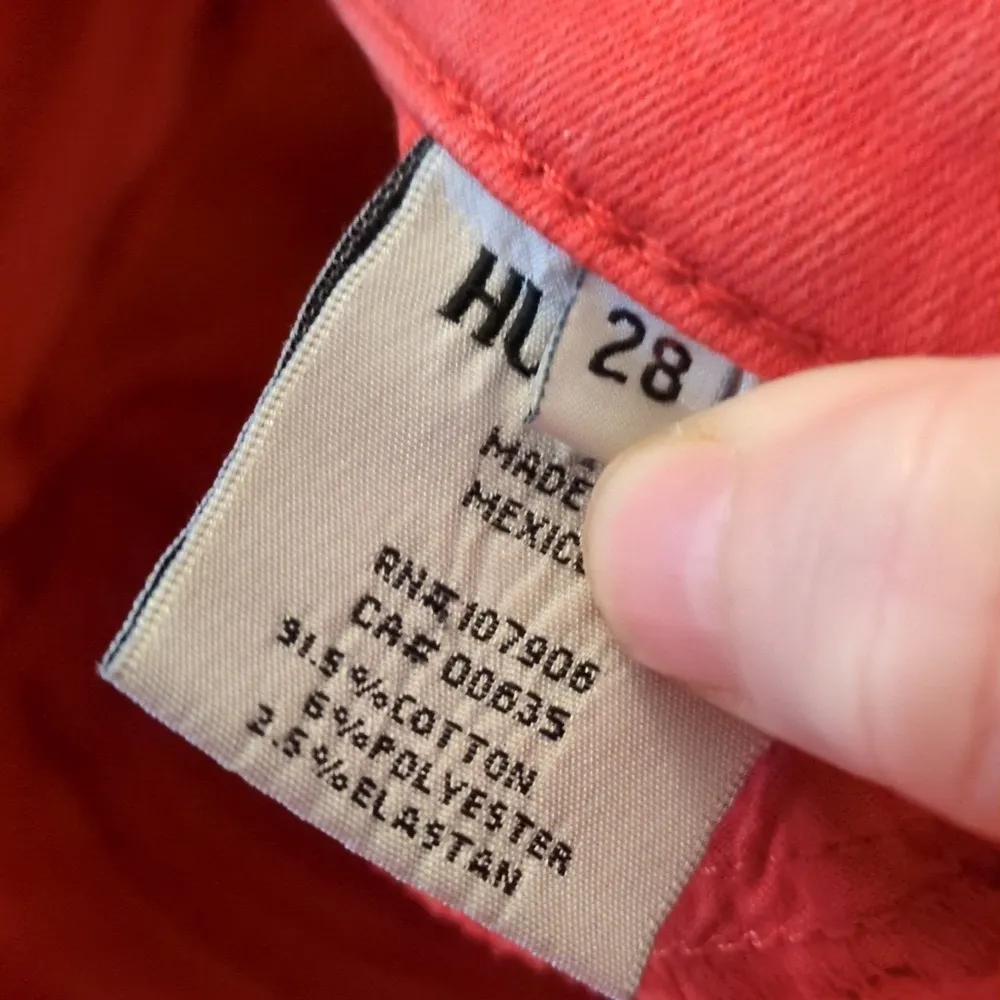 Hudson Amber Raw Edge Hem Red Shorts Size 27 - Image 5