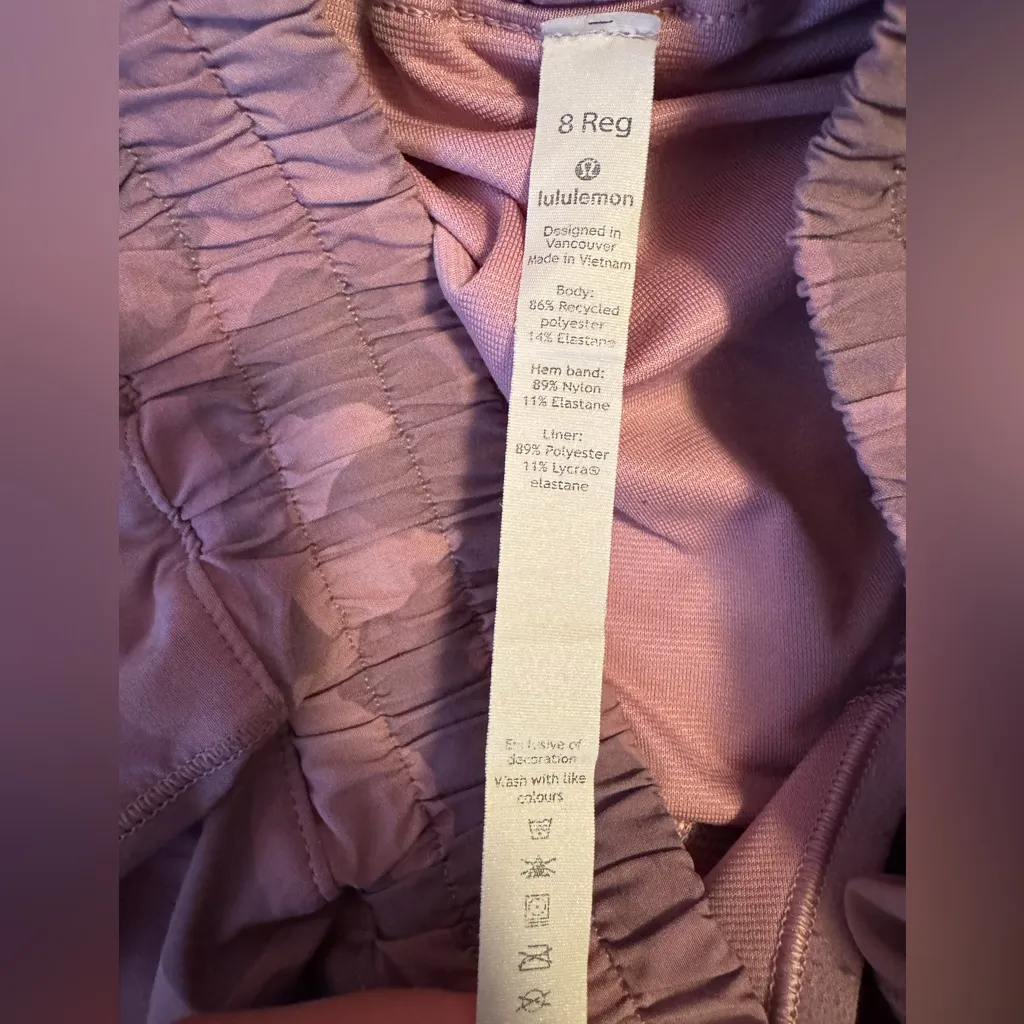 Lululemon Hotty Hot II Short Low Rise‎ Camo Pink Multi 2.5" Size 8 Womens - Image 6