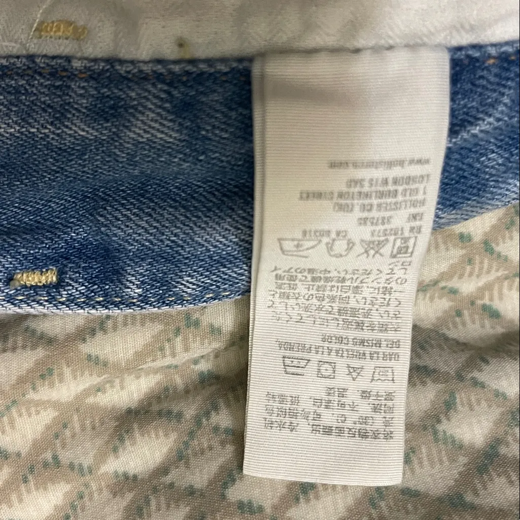 Hollister Women's Distressed Light Blue Jean Shorts - Image 8