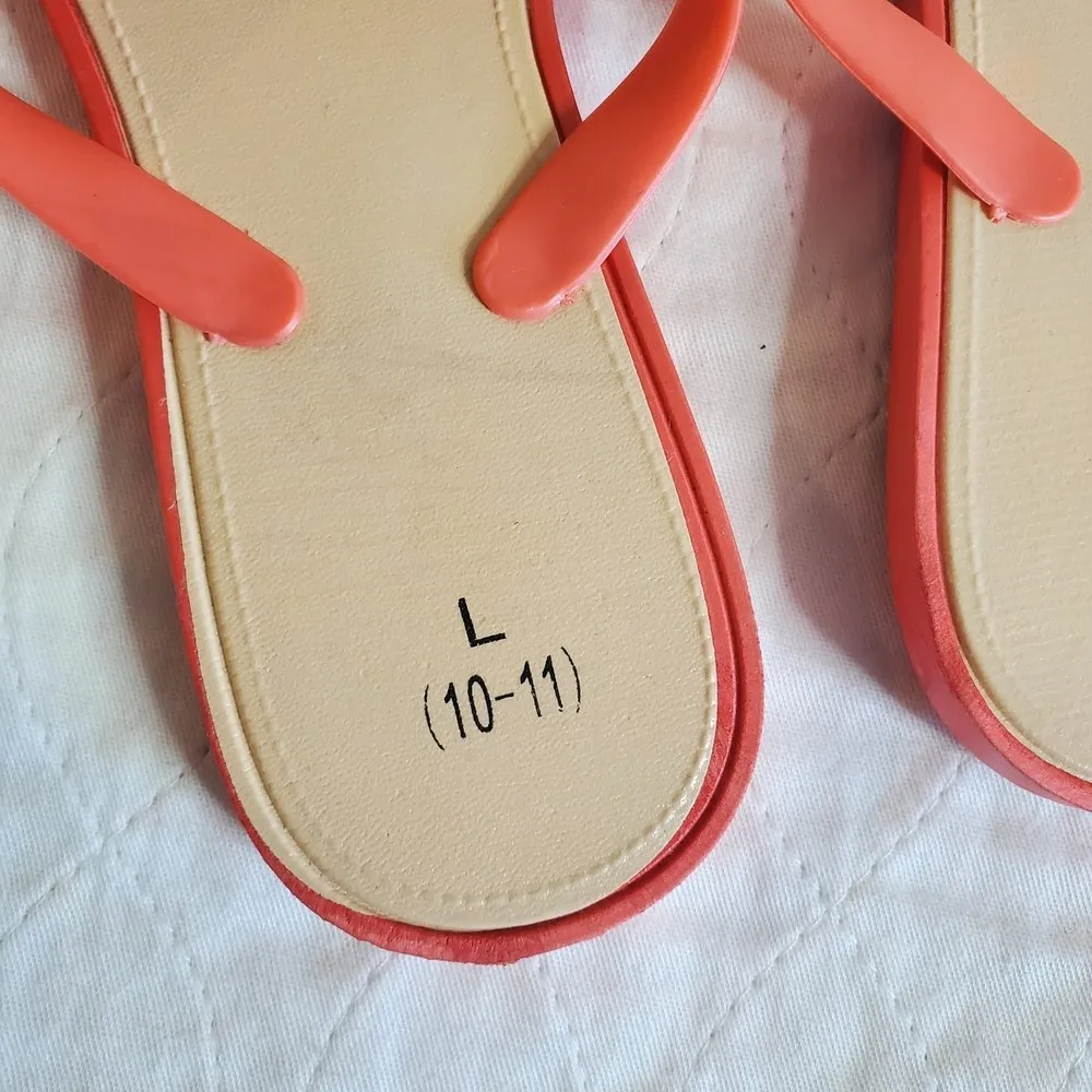 𝅺Bobbie and brooks CORAL with gold starfish sandals flip flop size L (10-11) - Image 3