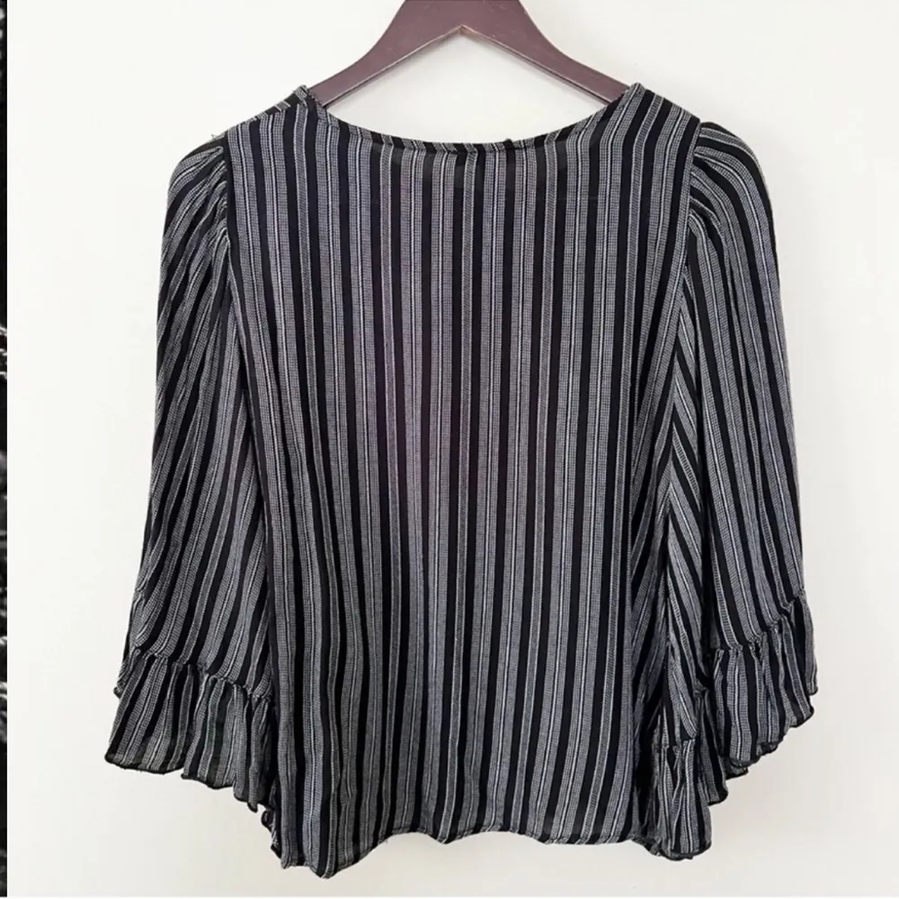 Drew Ruffle Bell Sleeve Striped Blouse Size Medium Black/White Statement Sleeves - Image 6