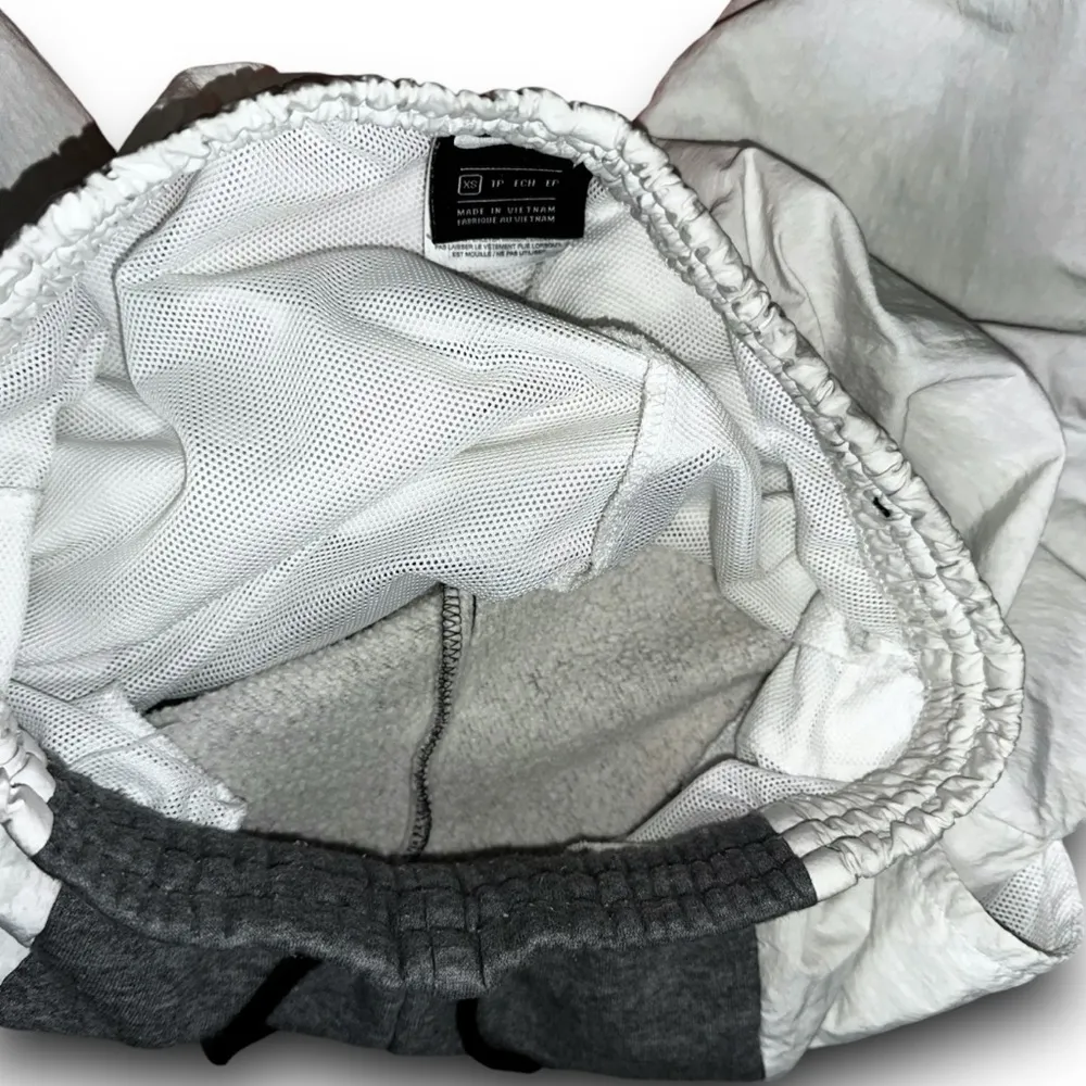 Nike women’s icon clash sweatpants XS - Image 6