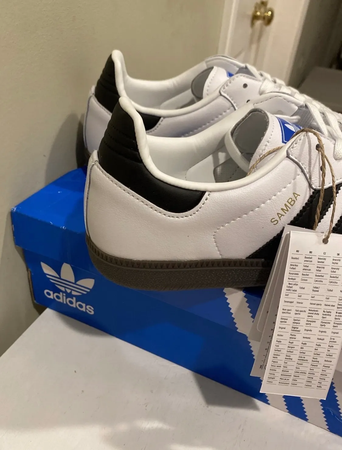 New women’s size 8/men’s size 7 (UK 6.5) Adidas Samba white black gum - Image 4