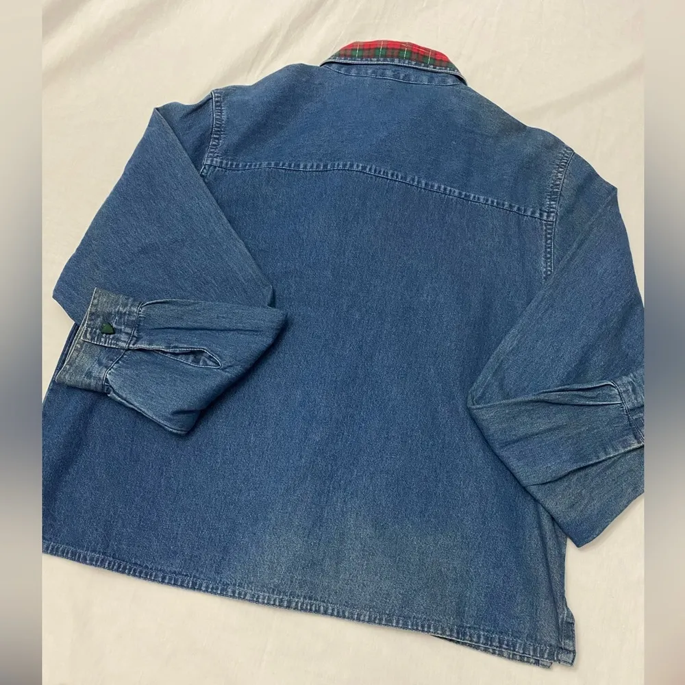 Dress Barn  Button Down Christmas lightweight Jean shirt - Image 10