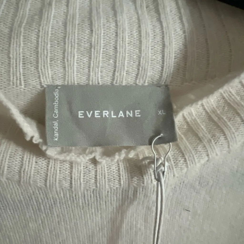 Everlane Off-White Crew Neck Sweater - Image 4