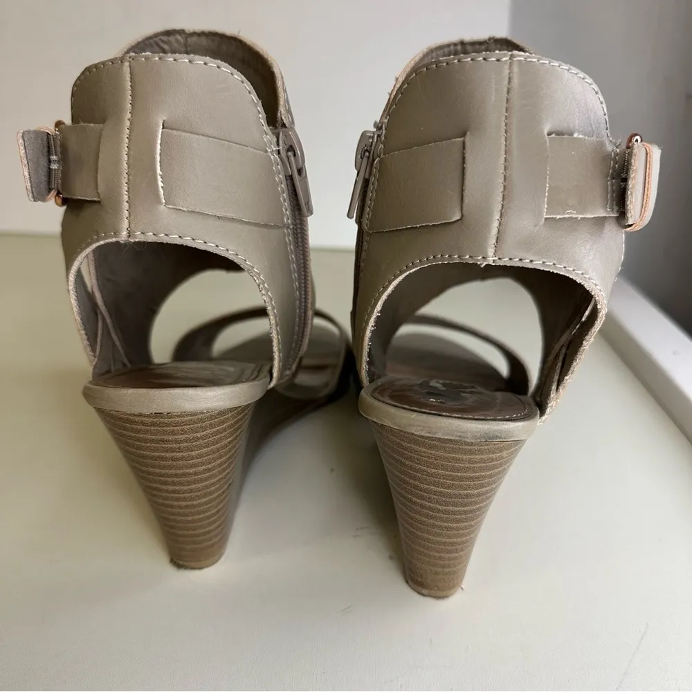Vintage Crown Taupe 3.5 Inch Wedge Buckle and Zip Bootie Sandals Womens 10 Tan - Image 10