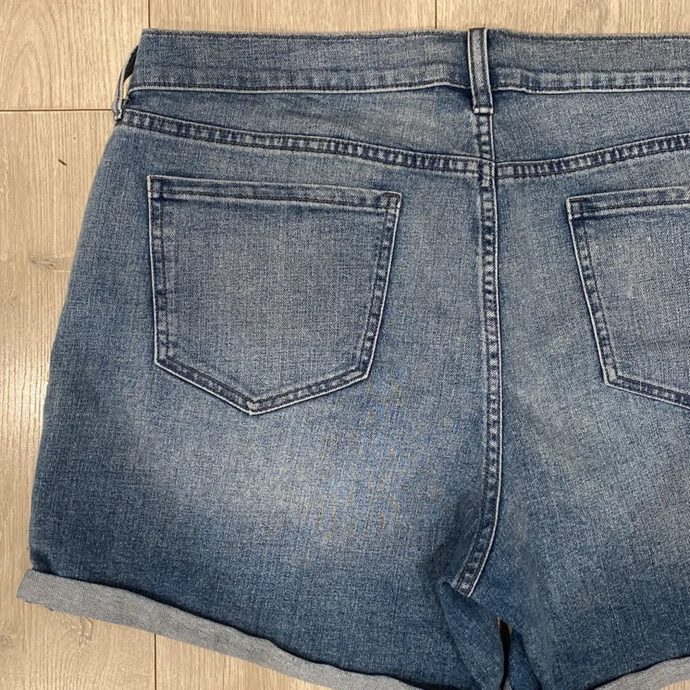 Old Navy The Sweetheart Medium Wash Jean Shorts - Image 6