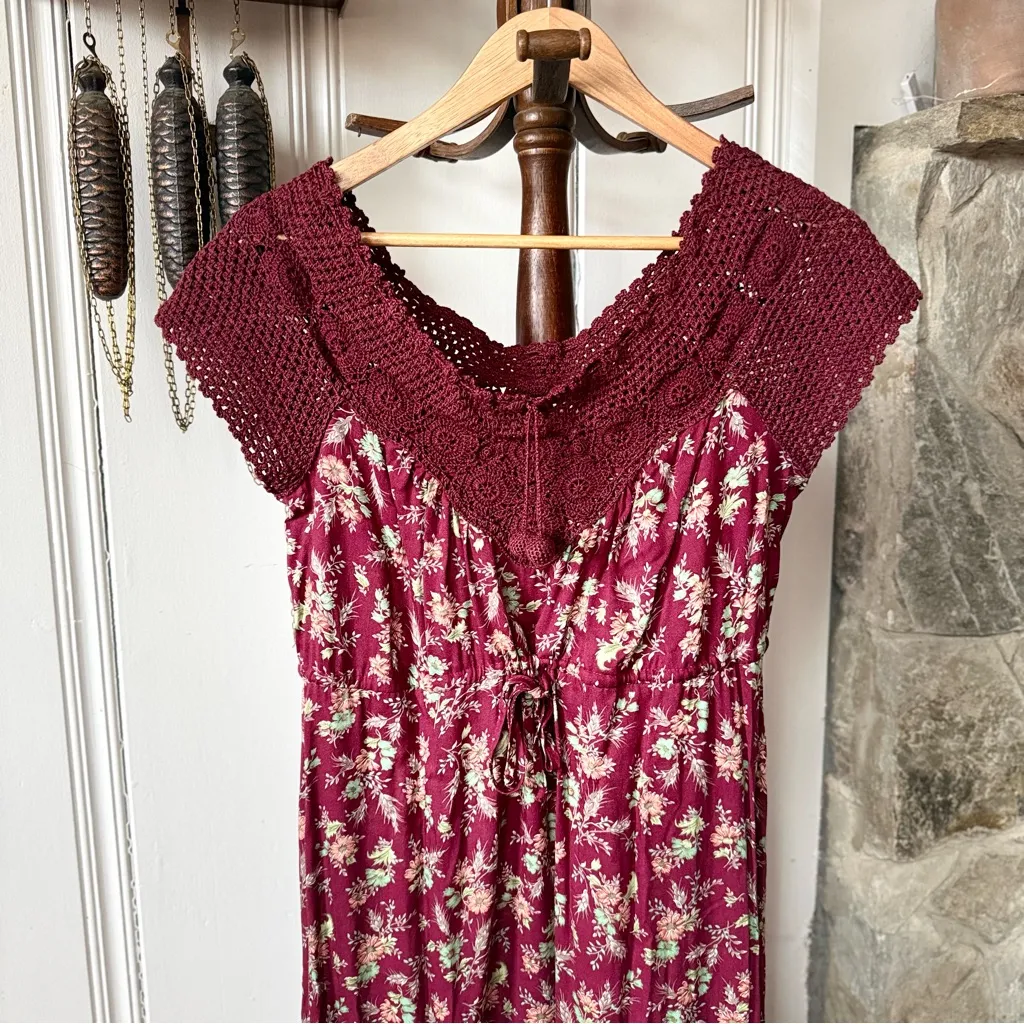 1970s Vintage Young Hawaii Floral Print & Crochet Maxi Dress Red - Image 2