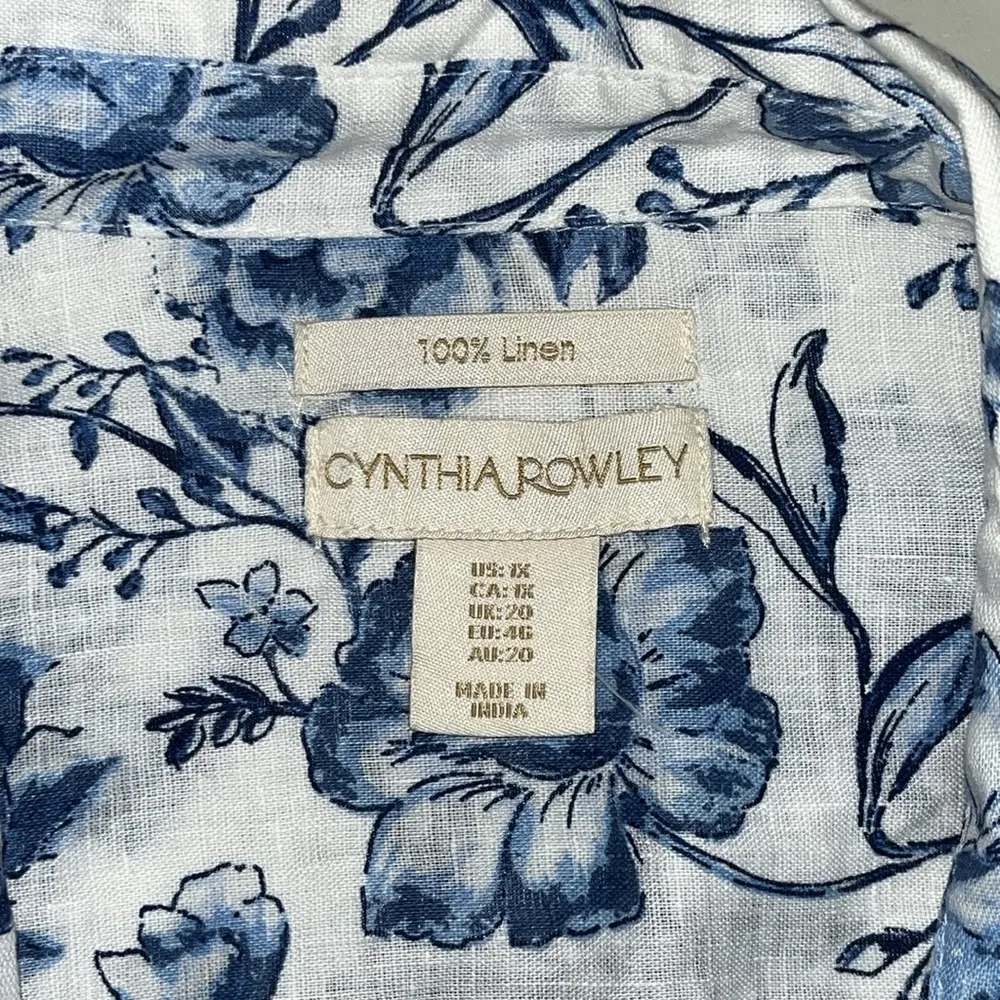 Cynthia Rowley Size 1X White - Blue Floral Print Linen Split V-Neckline Top - Image 6