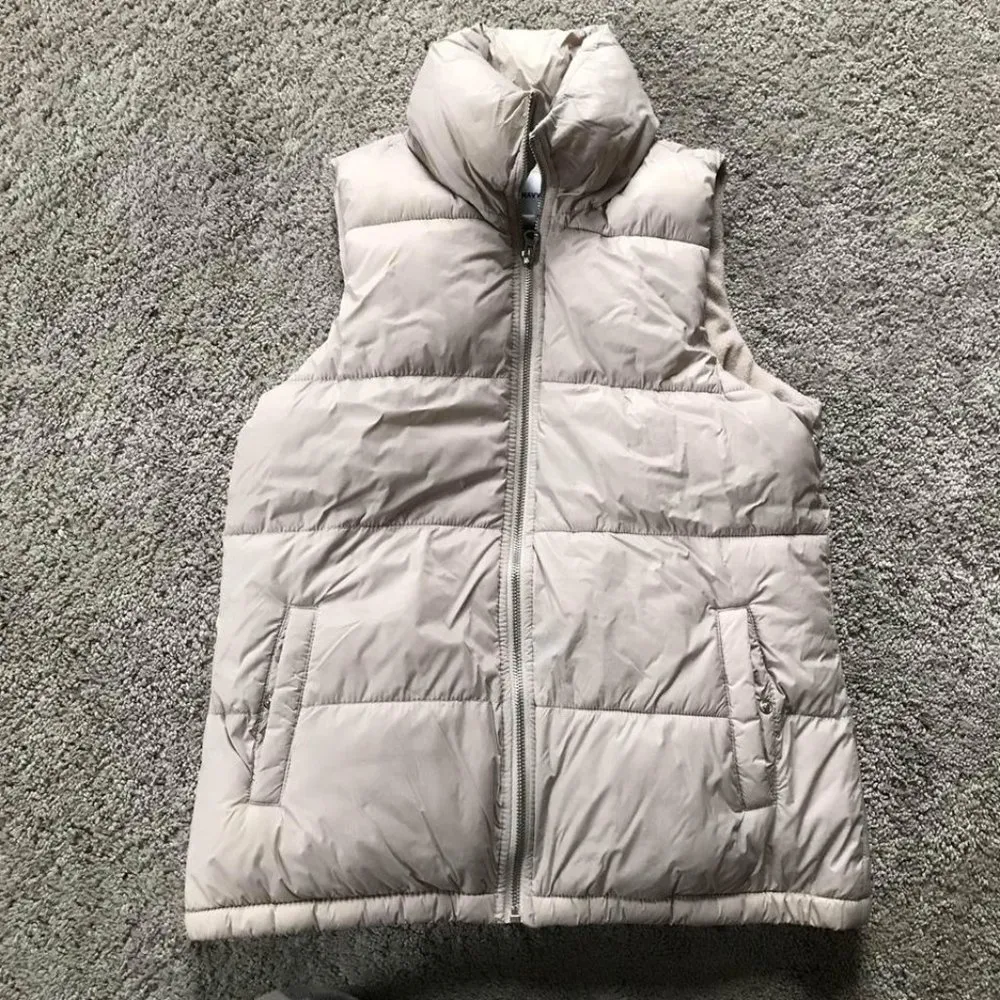 Old Navy  women’s extra small puffer vest - Image 2