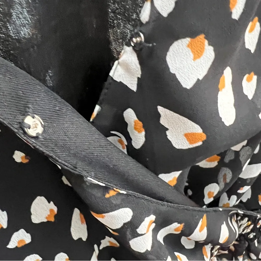 Japna Medium Wrap Top with V-Neck and Cinched Waist - Image 7