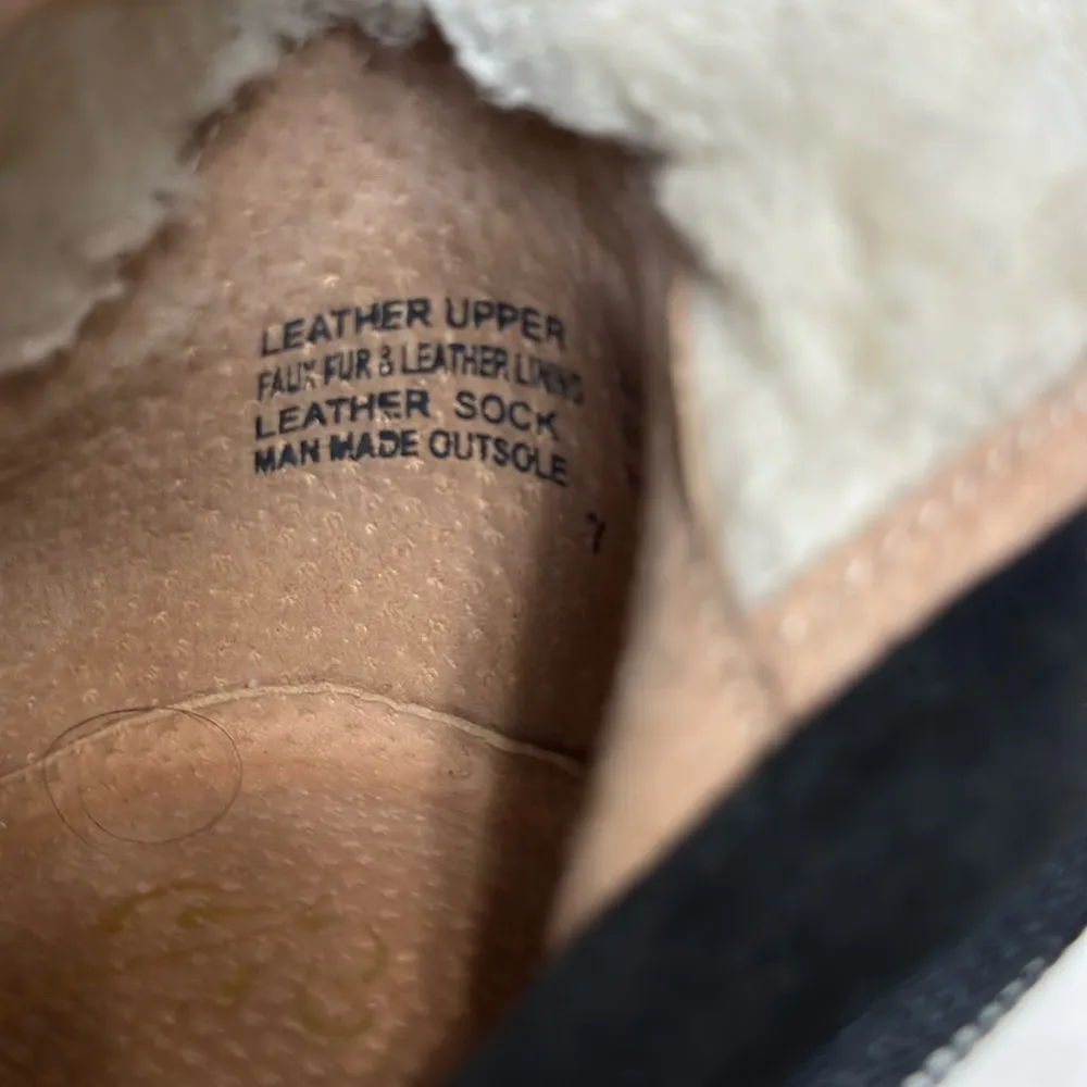 Anthropologie Liendo Suede Ankle Boots with Cozy faur. black size 7 - Image 7