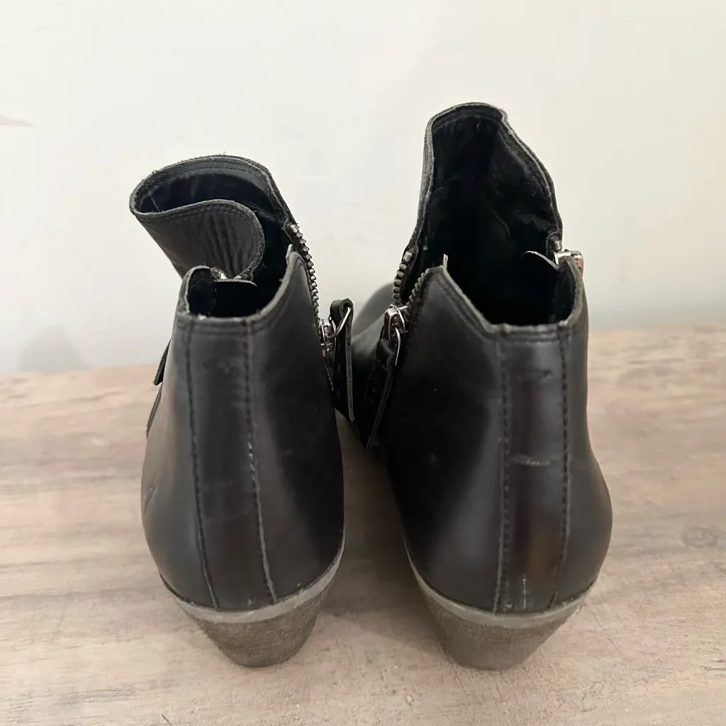 FRYE Boots Womens Size 7.5 M Sacha Rustic Booties Black Leather Ankle Dual Zip - Image 4