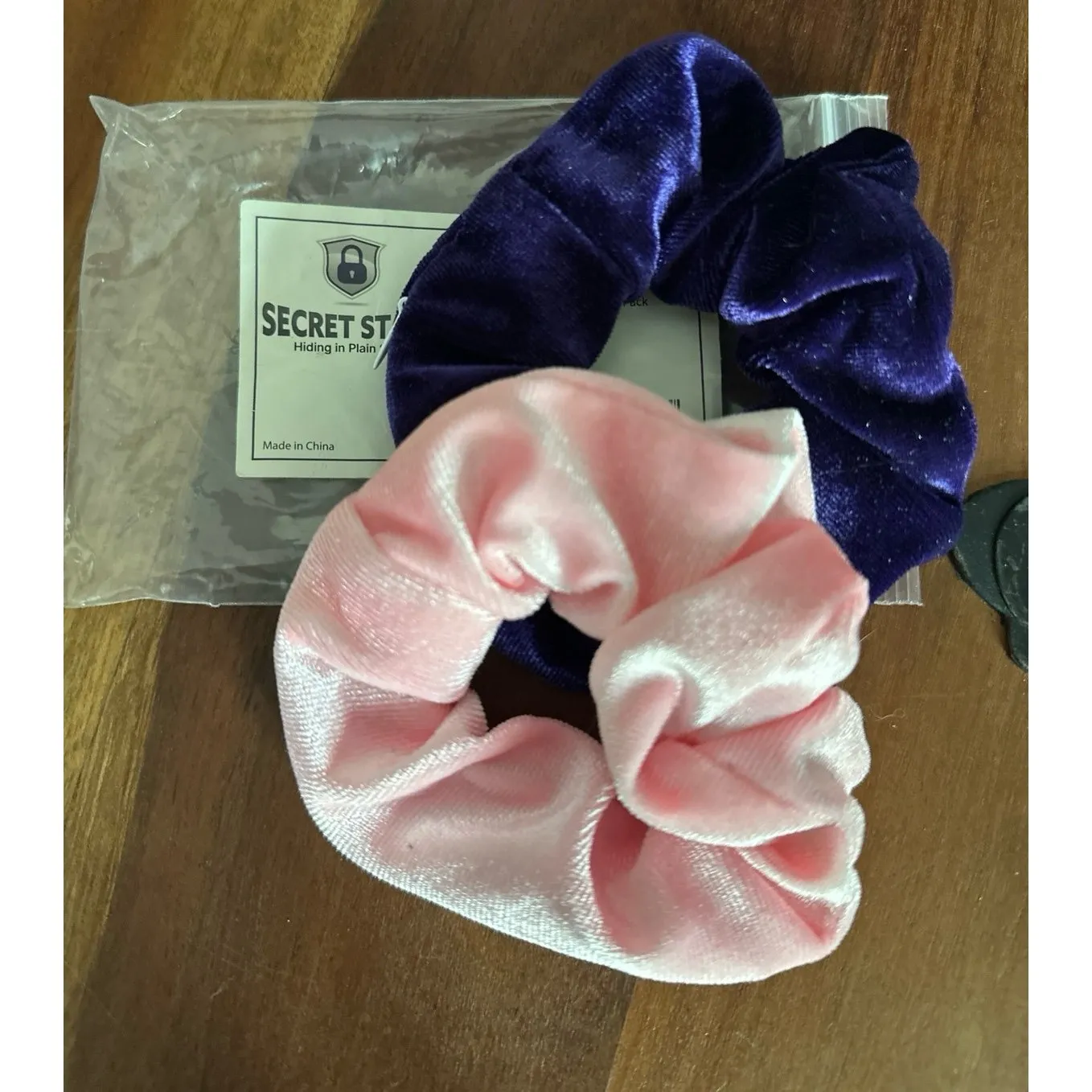 Set of 2 velvet zipper scrunchies safe one in pink and one in purple - Image 2