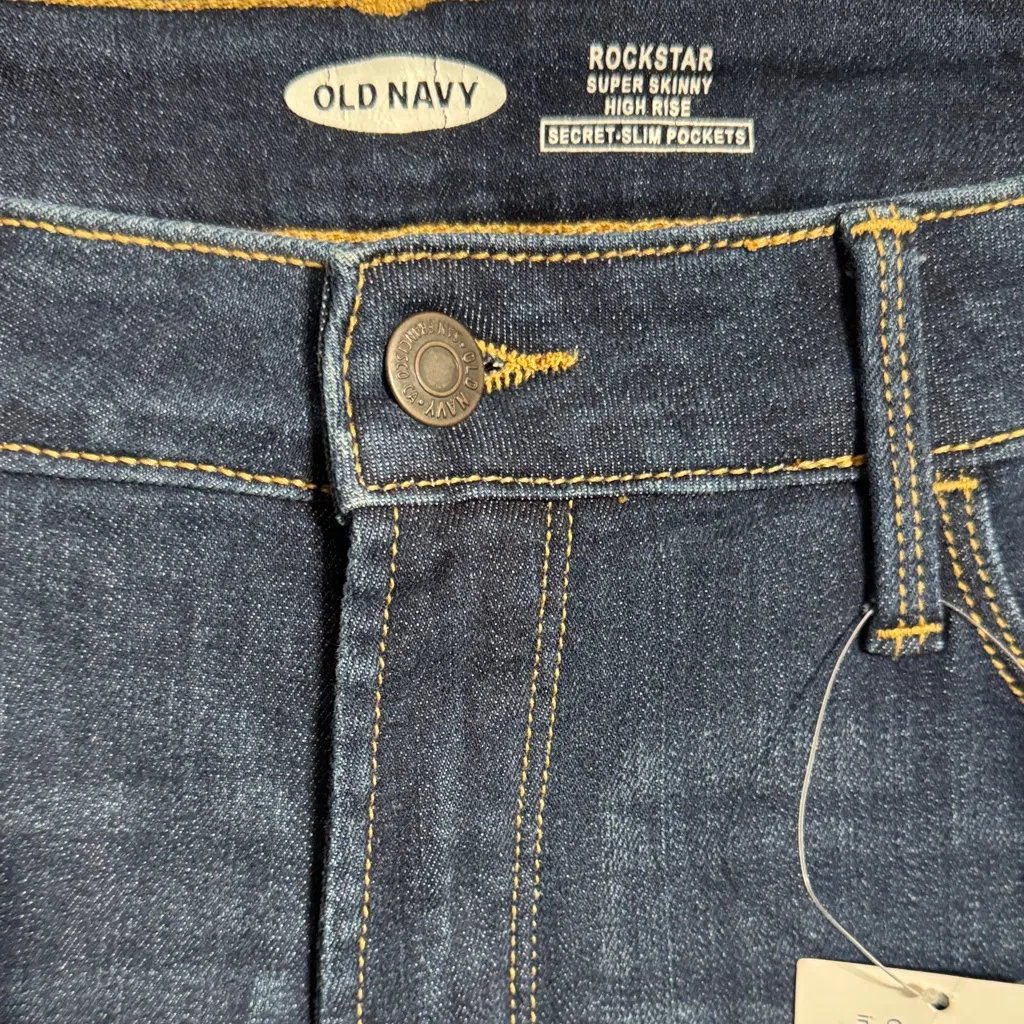 Old Navy Women's Deep Indigo Skinny Jeans 12 short - Image 3
