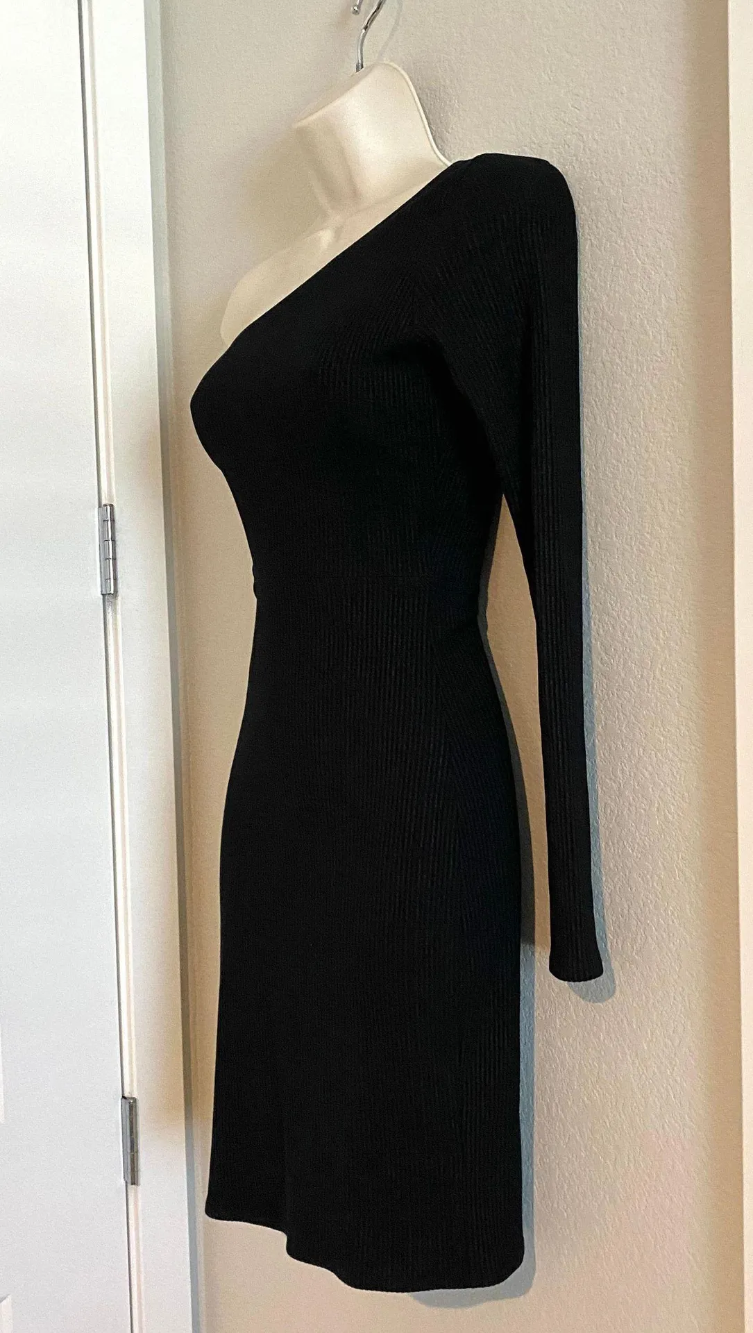 Like new  body con dress. Sz S - Image 3