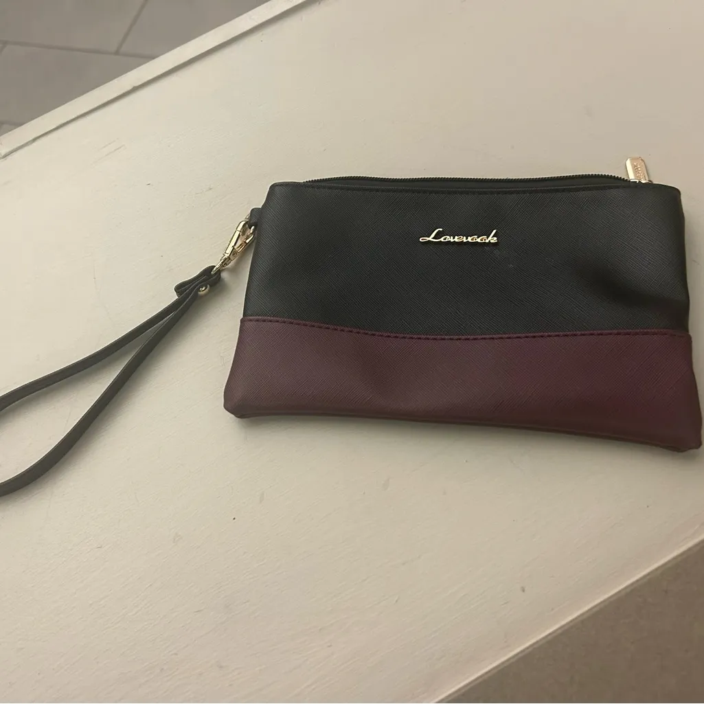 Clutch Lovesak Two - Image 2