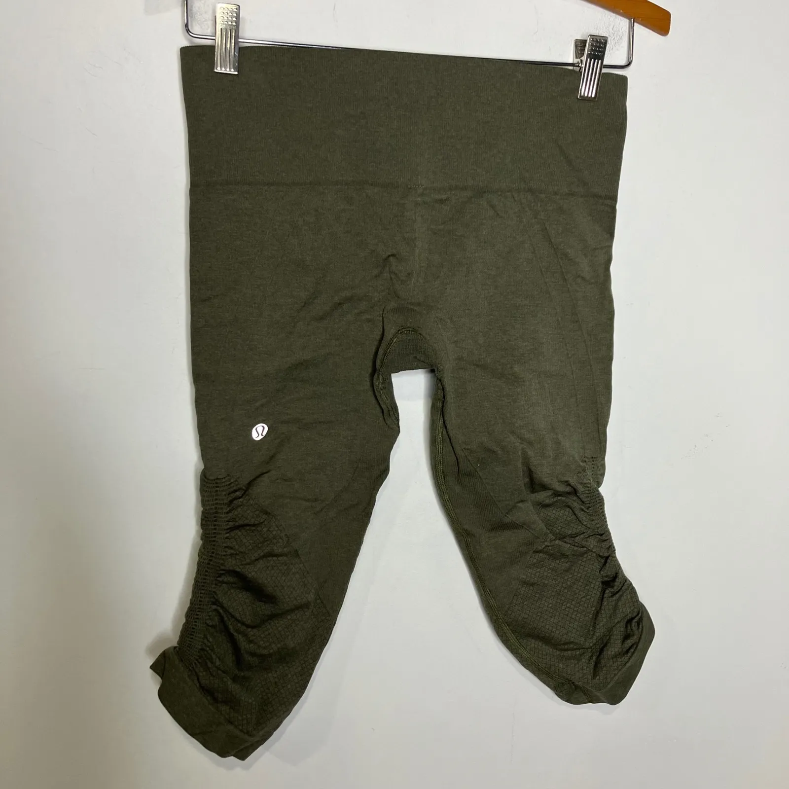 Lululemon in the flow ll crop leggings army green women's size 6 activewear - Image 4