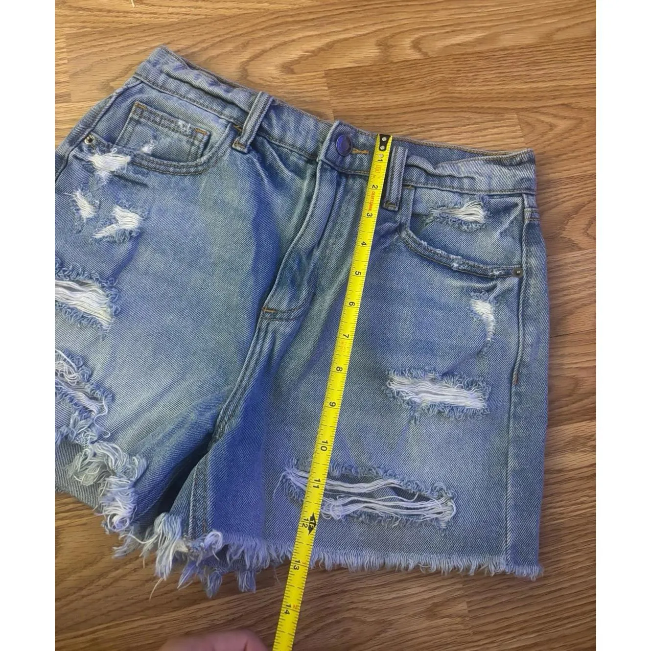 Cello Jean Shorts Size Small - Image 3
