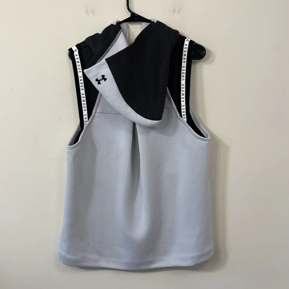 Under Armour Move Vest Size Large - Image 5