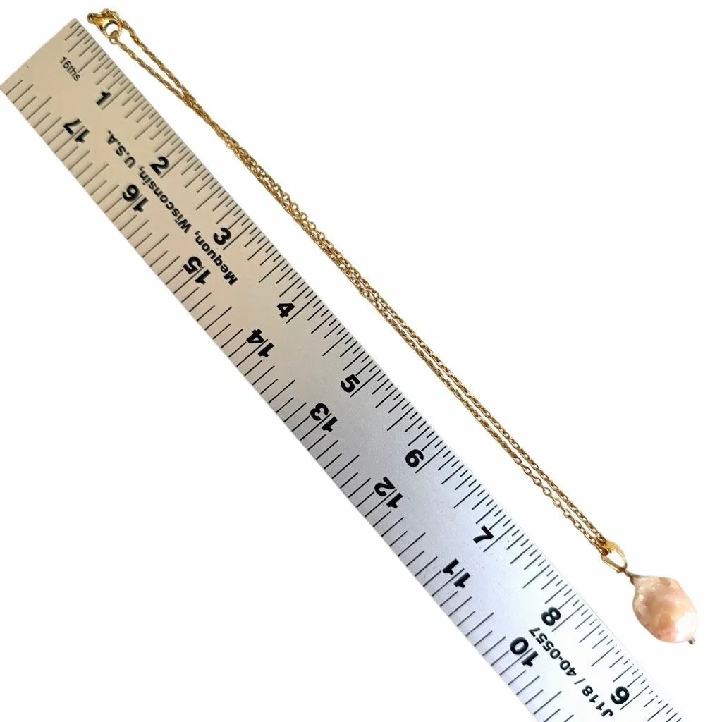 Faux Baroque Pearl Pendant Necklace - Image 6