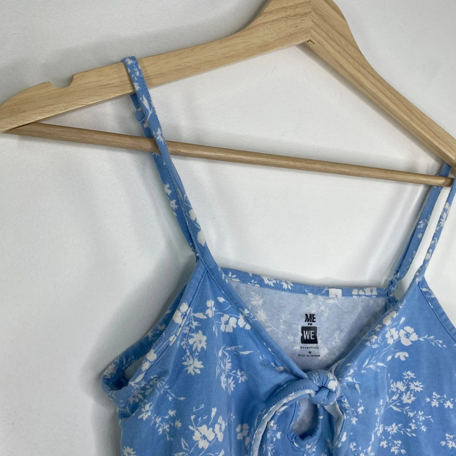 Me to We Light Blue White Floral Print Cropped Tank Top Women's Size Medium M - Image 3