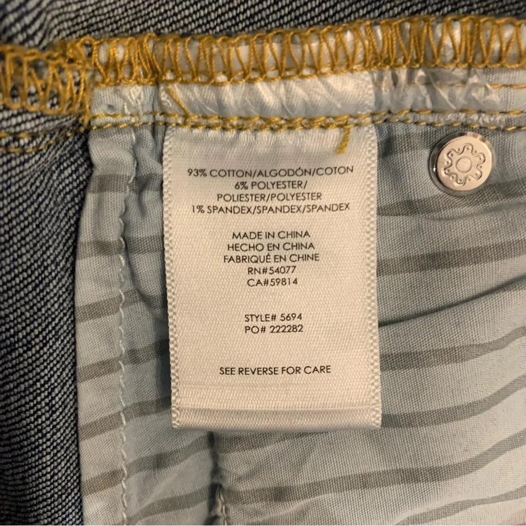 EUC CAbi Button Fly Skinny Distressed Jeans Style 5694 Size 8 - Image 12