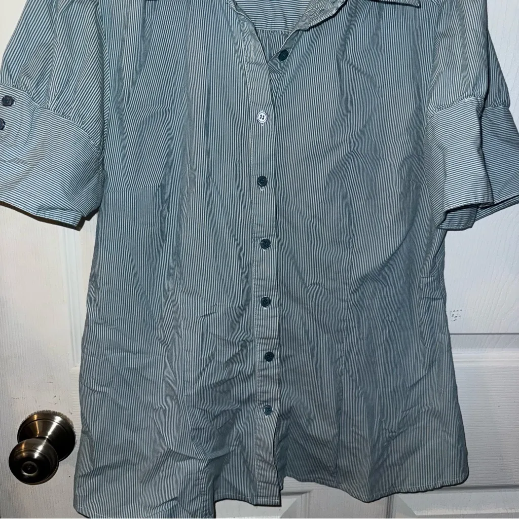 Apt. 9 Women’s Gray Button Down Shirt - Image 4