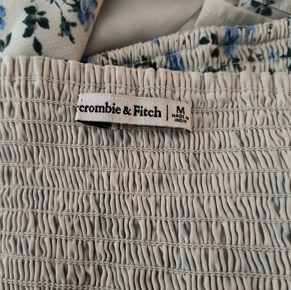 Abercrombie & Fitch Light Blue Floral Long Sleeve Off Shoulder Crop Top Medium - Image 5