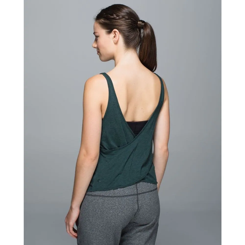 Lululemon Twist & Turn Tank Heathered Fuel Green Black Size 4 Bra Tank Gym Yoga - Image 2