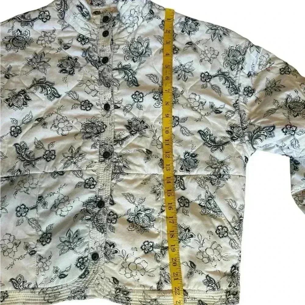 Kensie Jeans Quilted Jacket Women’s Floral Pattern, Button Up Snap Closure. - Image 8