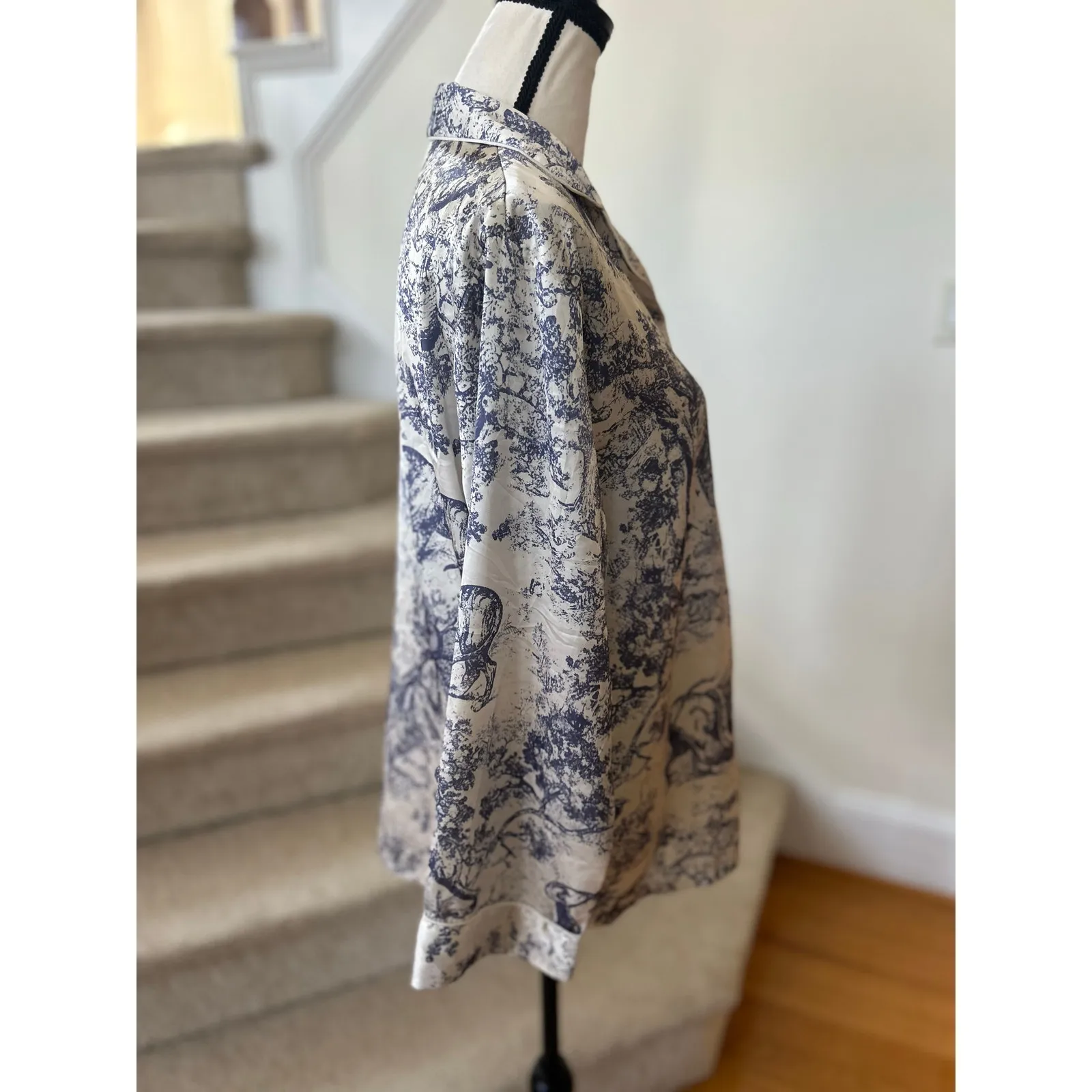 White & Blue Toile Jungle Print Satin Long Sleeve Pajama Pant Set Size XL - Image 5