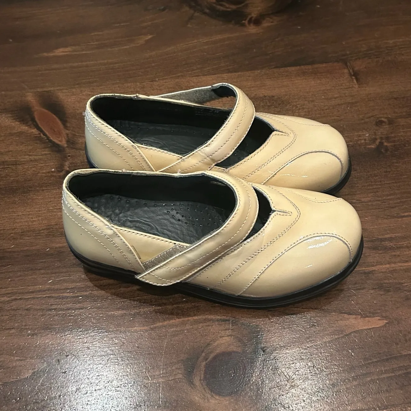 Nature's Stride‎ Shelby Therapeutic Yellow Patent Leather Mary Jane Shoes 5.5WW Size 5.5 - Image 2