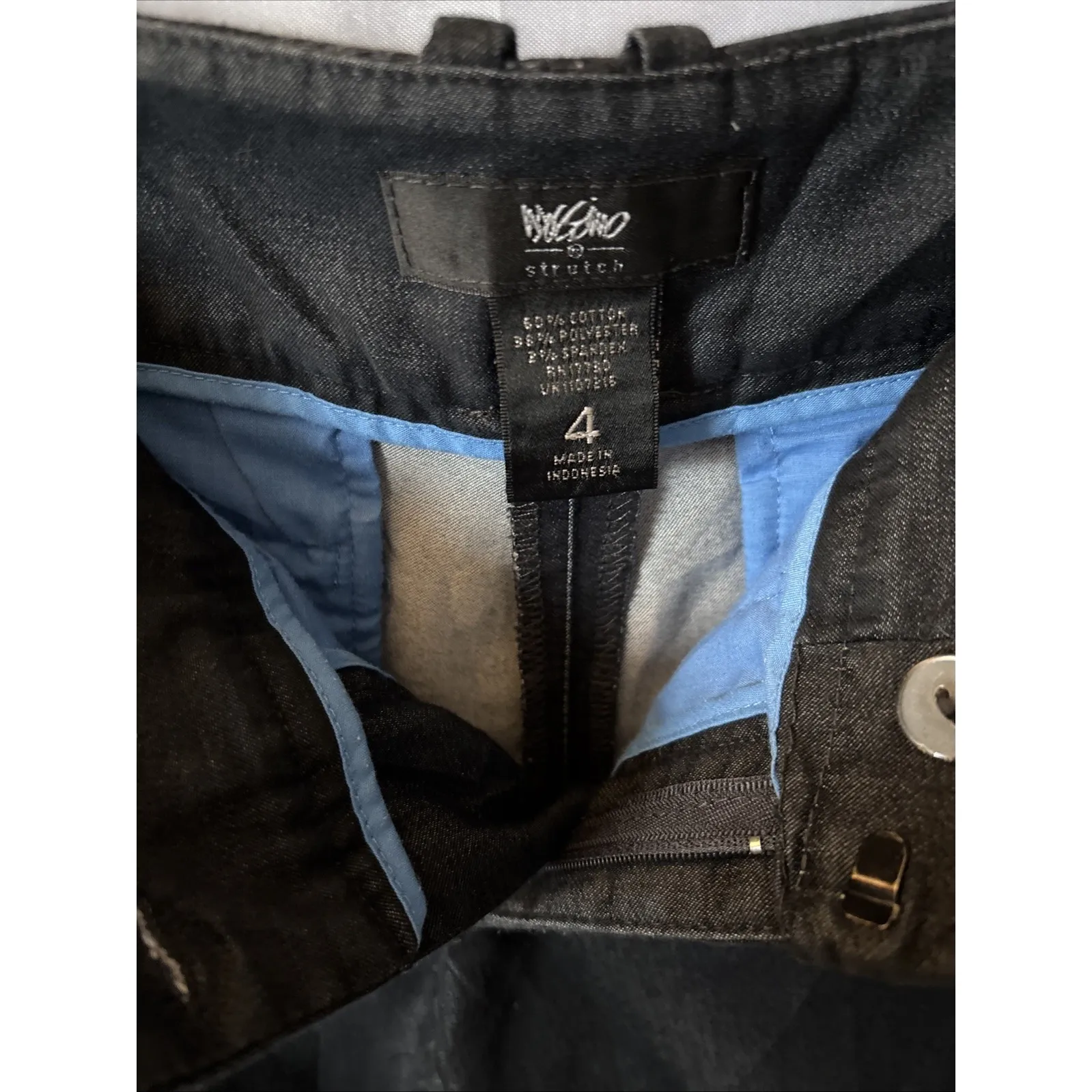 Mossimo Shorts Women's Size‎ 4 Gray Bermuda Shorts - Image 5