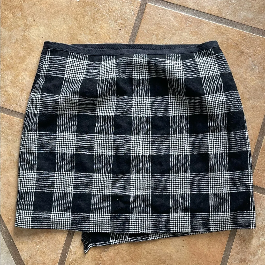 Madewell Black and White Checkered Mini wrap Skirt - Image 2