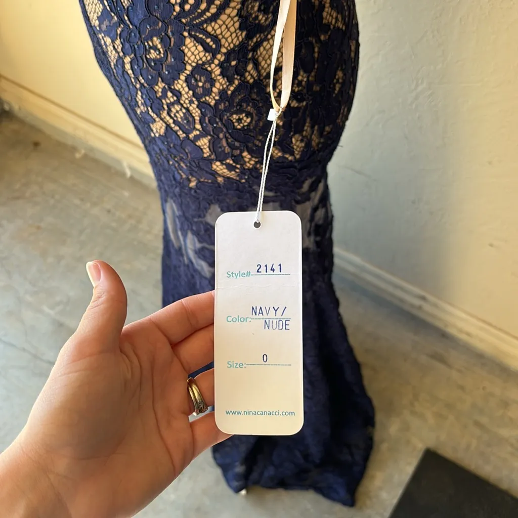 Navy and nude gown/ prom dress Blue Size 0 - Image 4