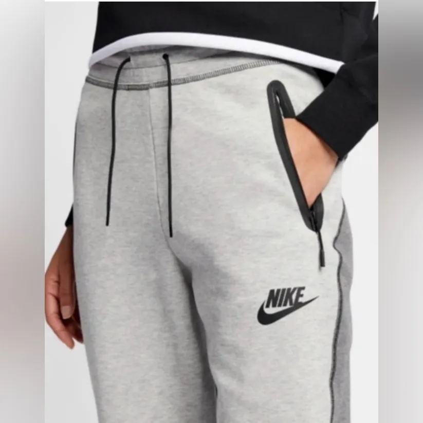 Nike Sportswear Women’s Sz Small Tech Fleece Gray/Black Crop Athletic Pants‎ - Image 4