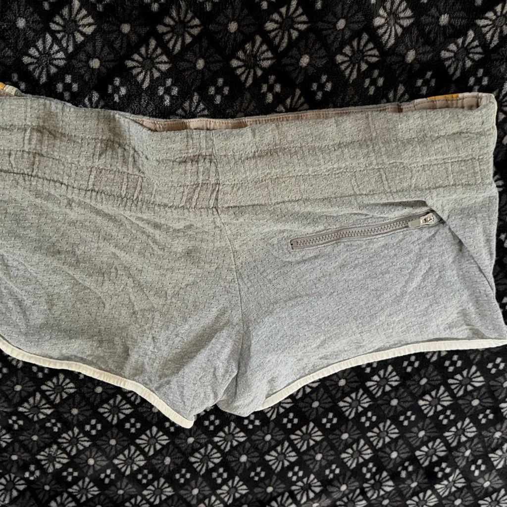 Y2K Nike Shorts - Image 4