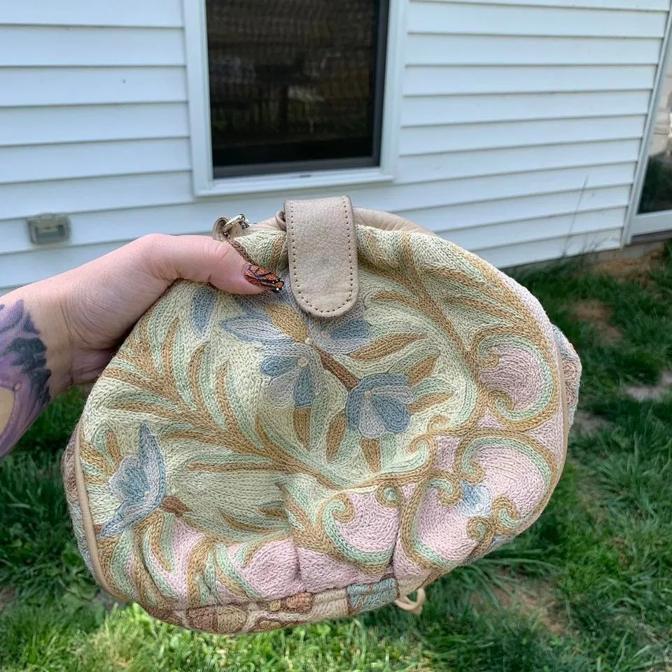Vintage embroidered floral‎ purse - Image 2