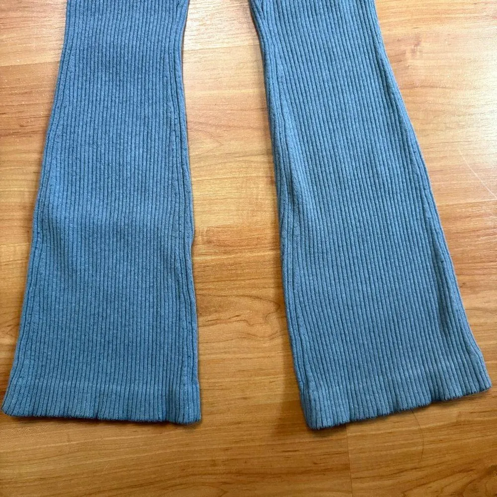 ALO Yoga Denim Knit High-Waist Flare Pants in Steel Grey Anthracite - Image 8