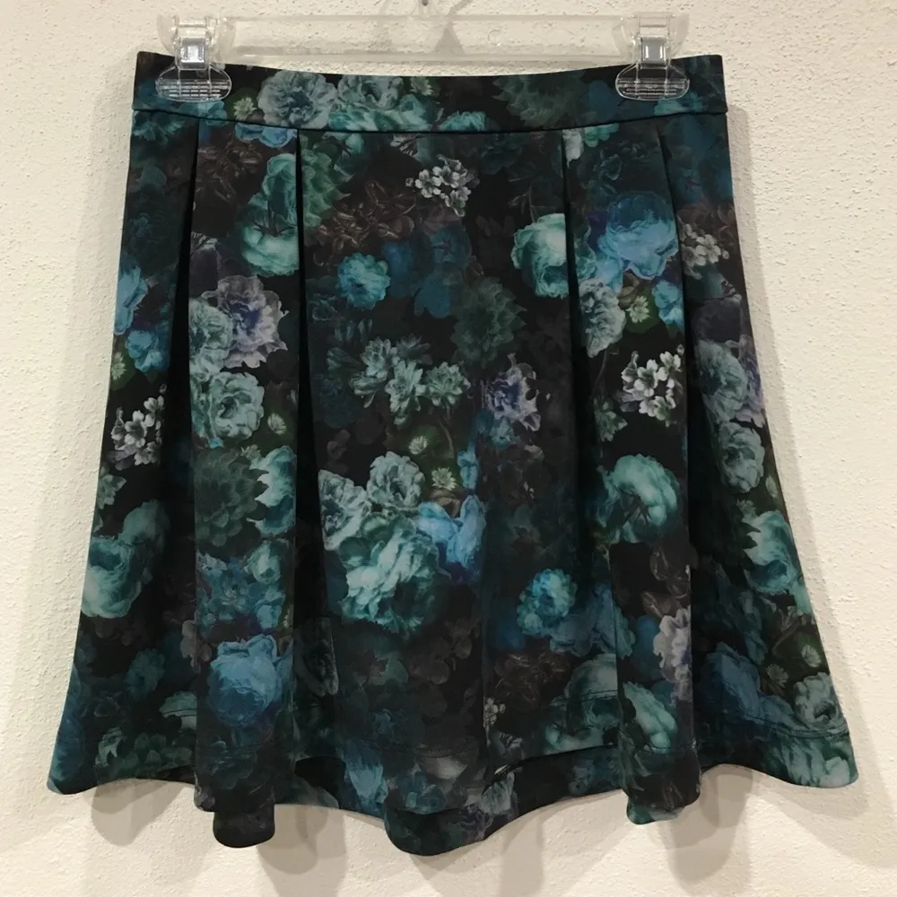 Express Floral Scuba Full Skirt Size Small EUC - Image 2