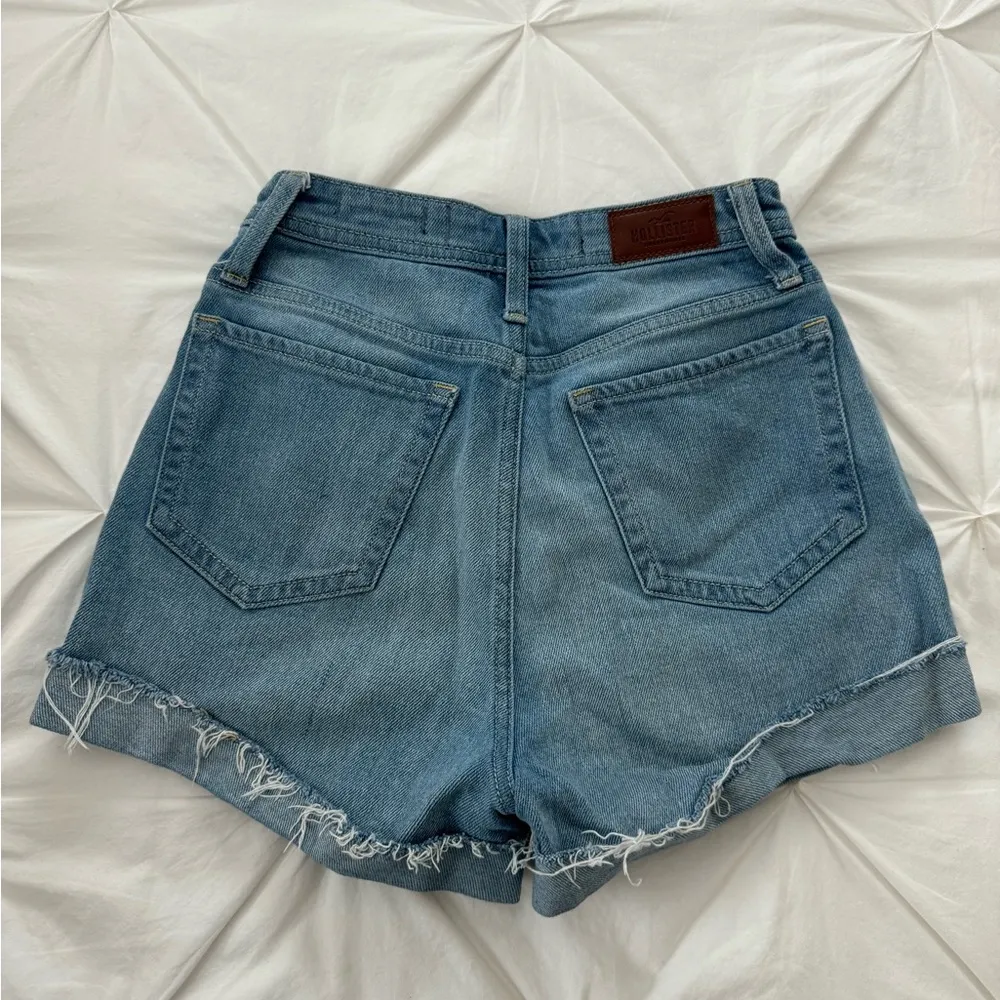 Hollister mom shorts - Image 2